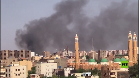 بالفيديو.. قتال عنيف في العاصمة السودانية