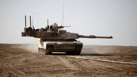 صحيفة: واشنطن تزيل المعدات السرية من الدبابات التي ستسلمها لأوكرانيا خوفا من وقوعها بأيدي الروس
