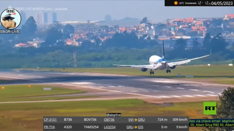 شاهد بالفيديو.. بوينغ تنفذ هبوطا حادا في مطار ساو باولو