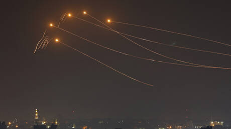 الجيش الإسرائيلي يشن غارات على قطاع غزة رغم دخول إعلان وقف النار حيز التنفيذ