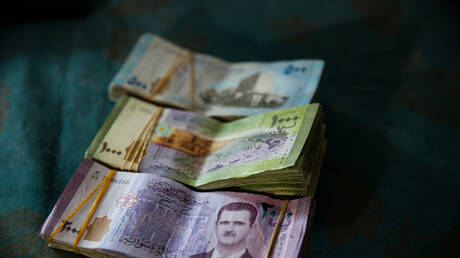المركزي السوري يحدد سعر صرف جديدا.. كيف تغير صرف الدولار خلال الشهرين الماضيين؟