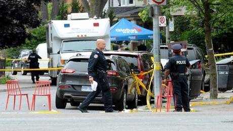 يواجه 13 تهمة.. توقيف كندي حاول دهس المصلين أمام مسجدين في مدينة تورونتو (صورة)