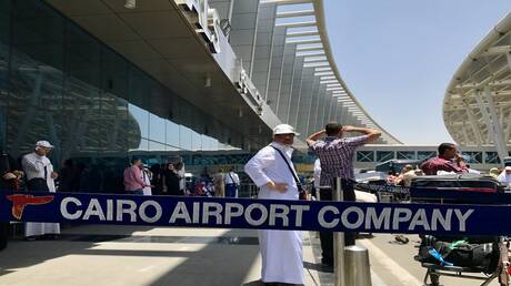 جمارك مطار القاهرة تضبط 3 مهربي مخدرات وعملات أثرية نادرة وعاج فيلة (صور)