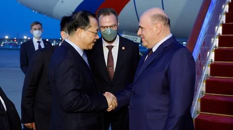 رئيس الوزراء الروسي يلتقي شي جين بينغ في بكين