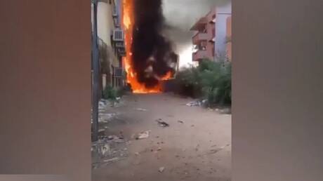 السودان.. حريق ضخم يلتهم جامعة المشرق في الخرطوم (فيديو)