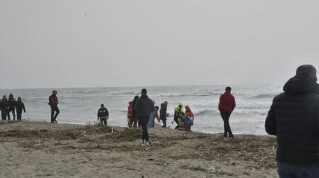 فقدان أثر زورق في البحر المتوسط يقل 500 مهاجر بينهم حوامل وأطفال بعد اطلاقه نداء استغاثة