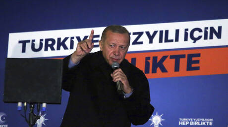 أردوغان: أرى نصرا تاريخيا سيتحقق لنا غدا بالانتخابات