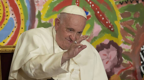 البابا فرنسيس يلتقي شخصية سعودية رفيعة (صور)