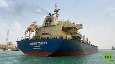 استئناف عبور سفينة البضائع "XIN HAI TONG 23" في قناة السويس بعد إتمام إصلاحها