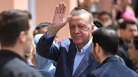 أردوغان وكيليتشدار أوغلو يدليان بصوتهما وسط إجراءات أمنية مشددة (فيديوهات)