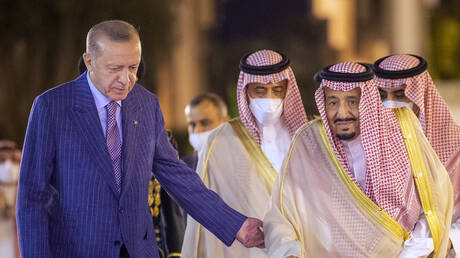 العاهل السعودي وولي العهد يهنئان أردوغان بمناسبة إعادة انتخابه رئيسا لتركيا