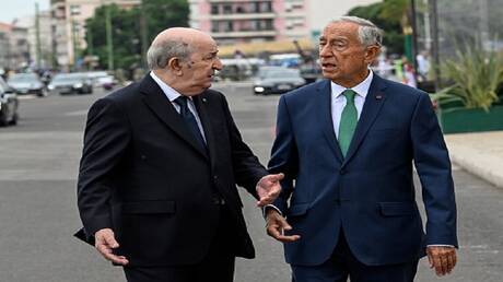 الرئيس الجزائري يمنح وسام برتبة 