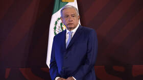 برلمان بيرو يعلن رئيس المكسيك شخصية غير مرغوب فيها