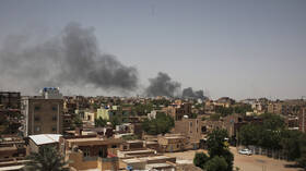 وزارة الدفاع السودانية تدعو كل القادرين على حمل السلاح للتوجه إلى القيادة العسكرية لتسليحهم