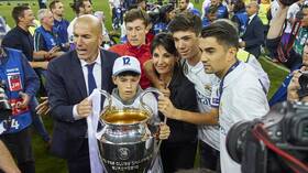 يملك أصولا جزائرية.. نجل الأسطورة زيدان يكشف عن المنتخب الذي سيمثله