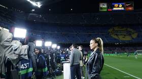 برشلونة يبيع مقاعد وعشب ملعب