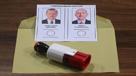 تركيا تحبس أنفاسها وتدخل صمتا انتخابيا عشية تنافس محموم بين أردوغان وأوغلو في انتخابات الرئاسة