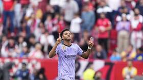 هدف على طريقة رونالدو.. رودريغو يقود ريال مدريد للفوز على إشبيلية (فيديو)