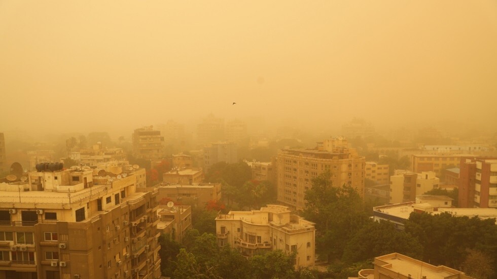 مصر.. سقوط مئذنتين ومصرع وإصابة 5 أشخاص بسبب الطقس السيء (فيديو)