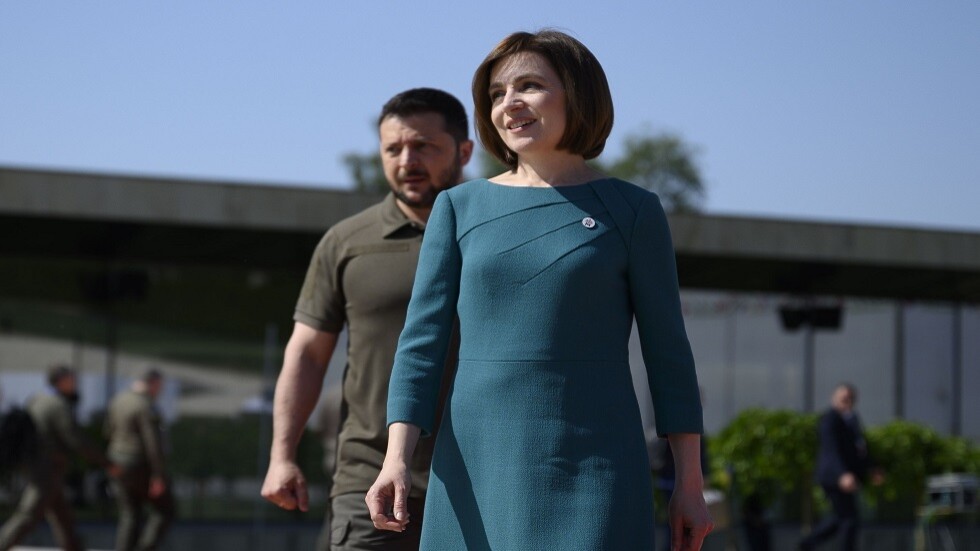 زيلينسكي يبحث مع شولتس التحضيرات لعقد "قمة سلام عالمية"