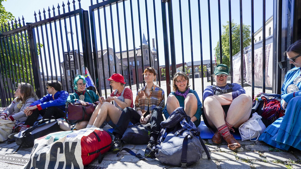 النرويج.. سكان أصليون يحتجون خارج مكتب رئيس الوزراء ضد مزرعة رياح