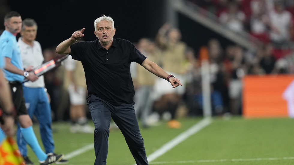 "اليويفا" يبدأ إجراءات تأديبية بحق مورينيو