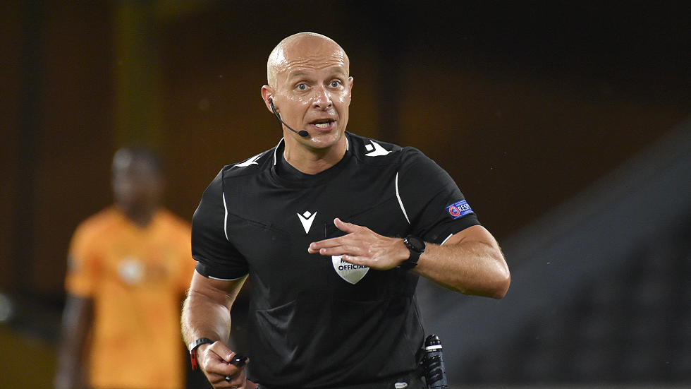 "اليويفا" يعفو عن مارتشينياك ويسمح له بإدارة لقاء إنتر ومانشستر سيتي