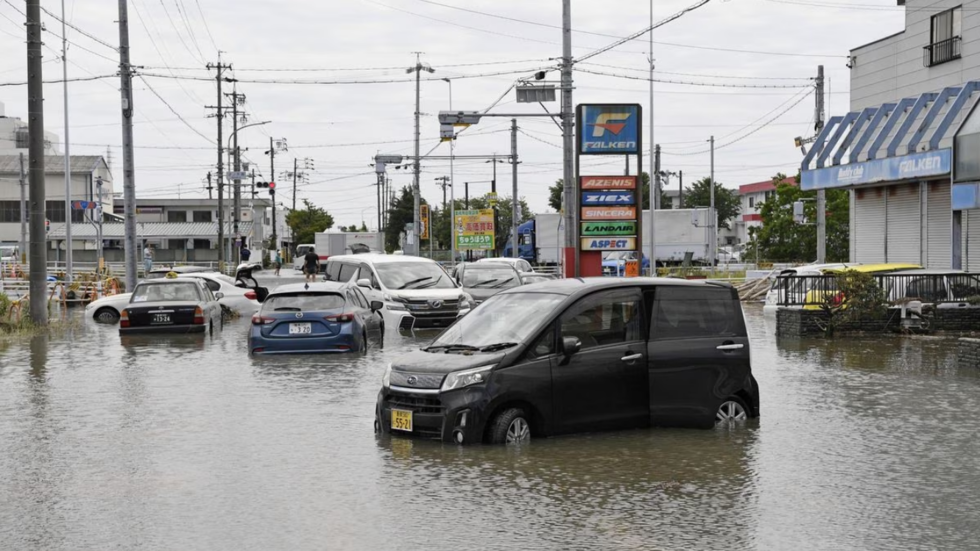 قتيل ومفقودان جراء أمطار غزيرة في اليابان (فيديو)