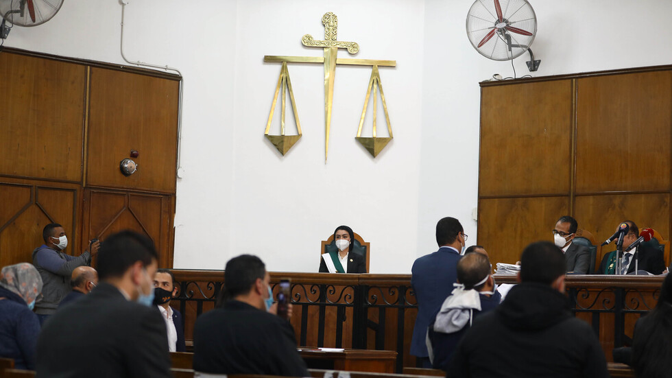 مصر.. انطلاق محاكمة المتهم بإشعال النيران بوالده في طنطا