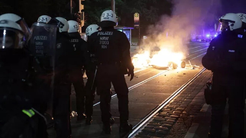 ألمانيا.. إصابة 50 من عناصر الشرطة خلال تفريق احتجاجات ليساريين متطرفين في لايبزيغ