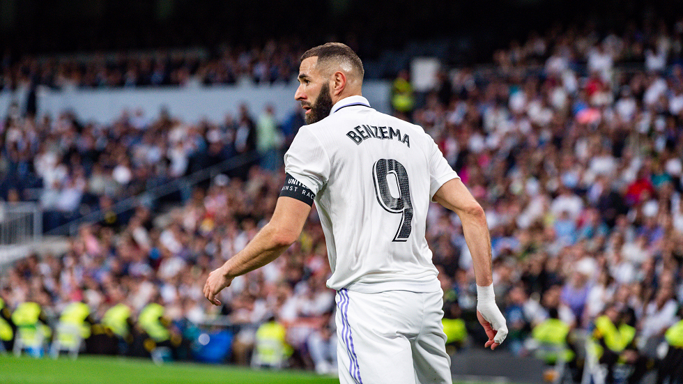 ريال مدريد يتواصل مع مهاجم عالمي لخلافة بنزيما