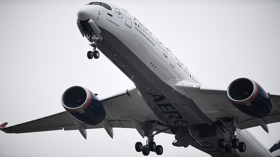 لحظة ضرب صاعقة لطائرة شركة "إيرفلوت"