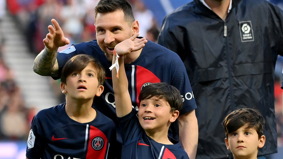 حسابات باريس سان جيرمان تنزف بسبب ميسي!