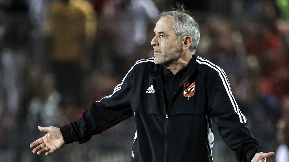 صحفي يثير "السخرية" بسؤاله لمدرب الأهلي المصري عقب مواجهة الوداد (فيديو)