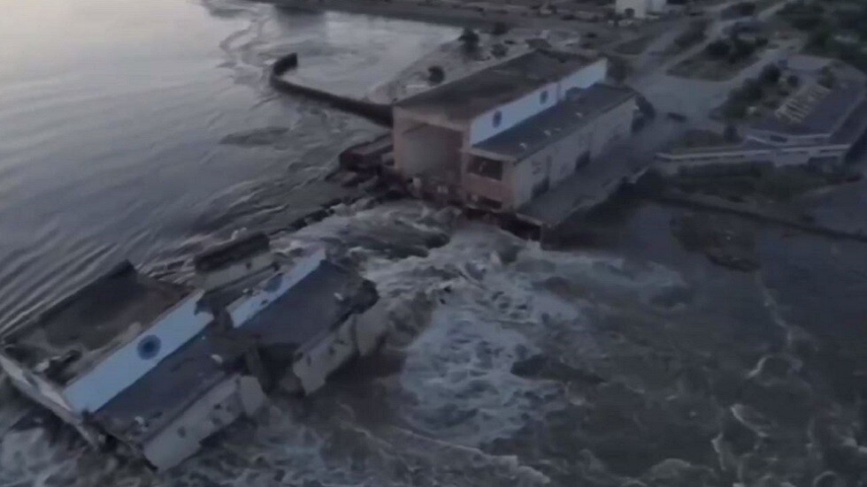 أضرار محطة كاخوفسكايا للطاقة الكهرومائية جراء قصف أوكراني