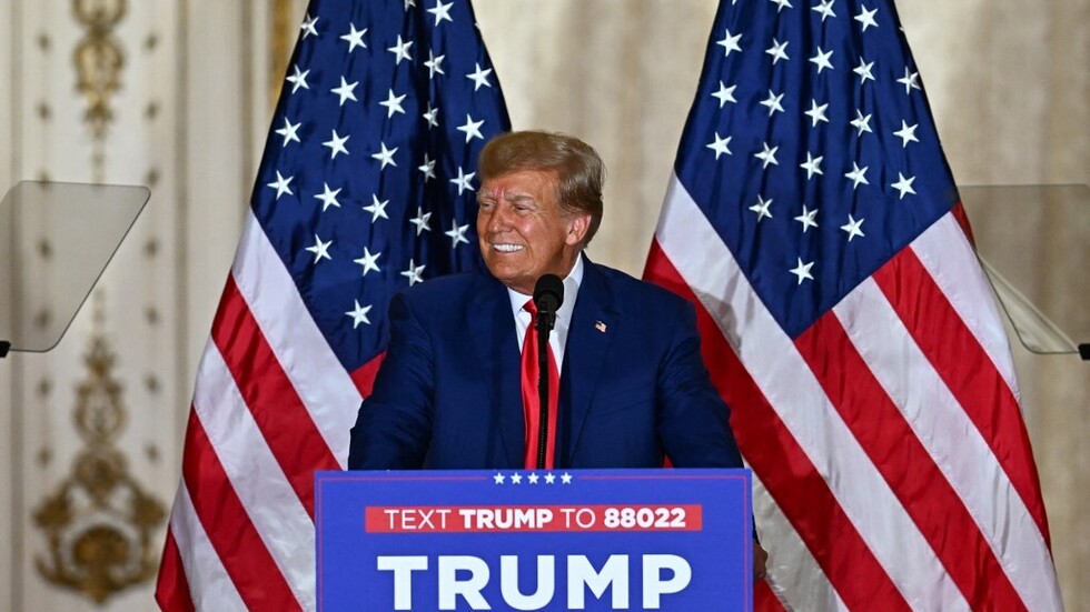 وثائق ترامب السرية.. التحقيق مع عامل أغرق غرفة خوادم الكمبيوتر