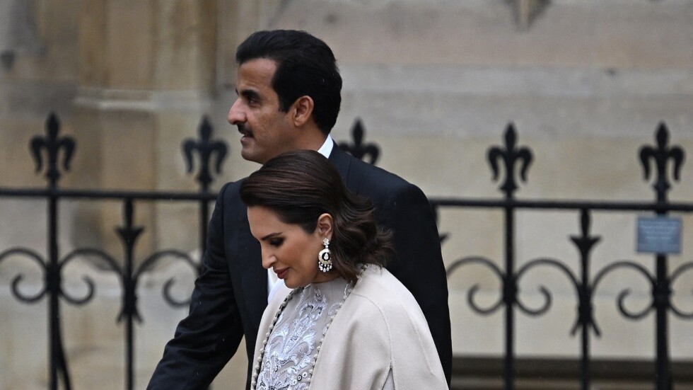 أمير قطر يلفت الأنظار بإطلالة بملابس رياضية (صور)