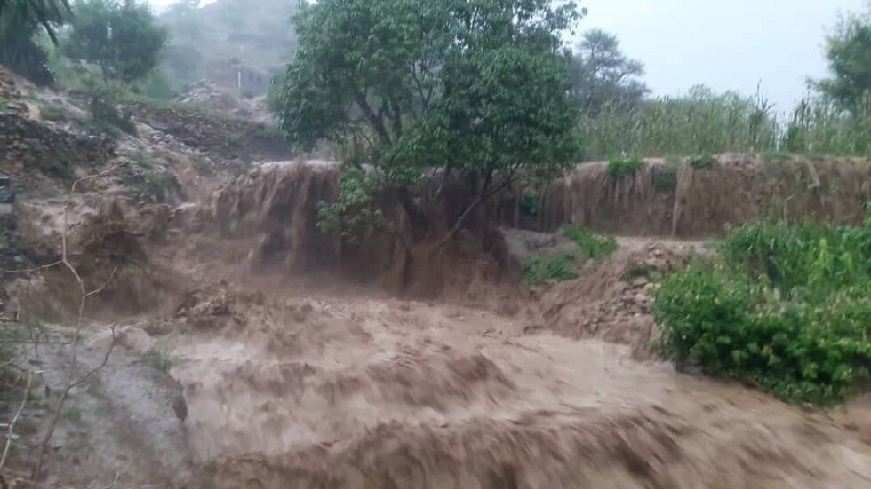 تضرر أكثر من 22 ألف أسرة جراء السيول العارمة في 15 محافظة يمنية