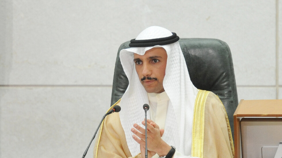 الكويت.. الغانم يحتفل مع أنصاره بعد فوزه في الانتخابات (فيديو)