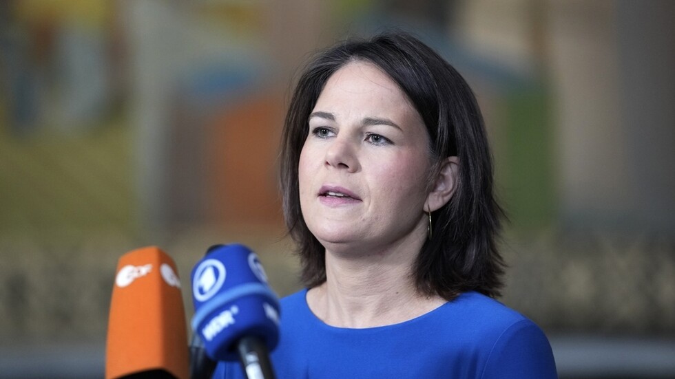 الألمان لبيربوك: هل هناك شيء آخر يمكنك القيام به يا سيدتي الوزيرة غير الكذب؟