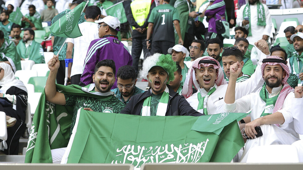 بعد استحواذ "الاستثمارات" على أندية الهلال والاتحاد والنصر والأهلي.. ما مصير ديون الأندية؟