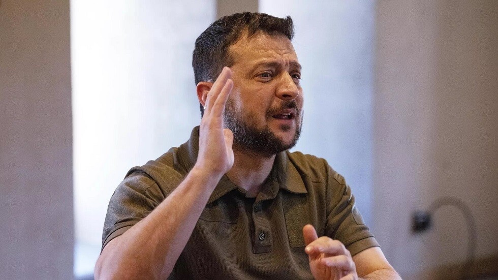 زيلينسكي يهاجم الصليب الأحمر والأمم المتحدة بشأن محطة كاخوفسكايا الكهرومائية