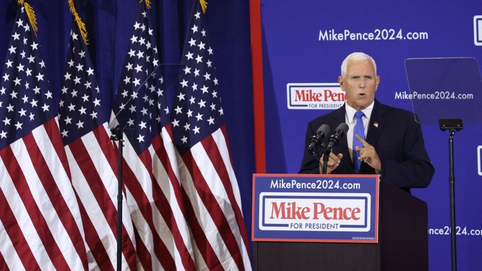 مايك بينس يخير الجمهوريين  بين أمرين