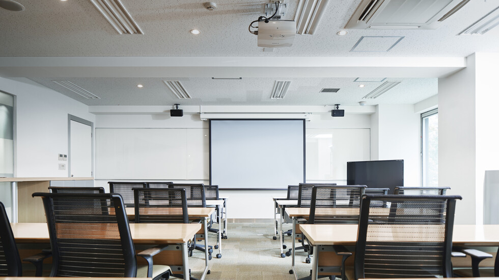 دولة خليجية توقف الابتعاث للتخصصات الطبية في مصر والأردن