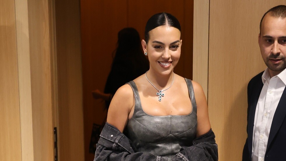 بإطلالة جريئة.. جورجينا تروّج لمشروع رونالدو الجديد (صورة)