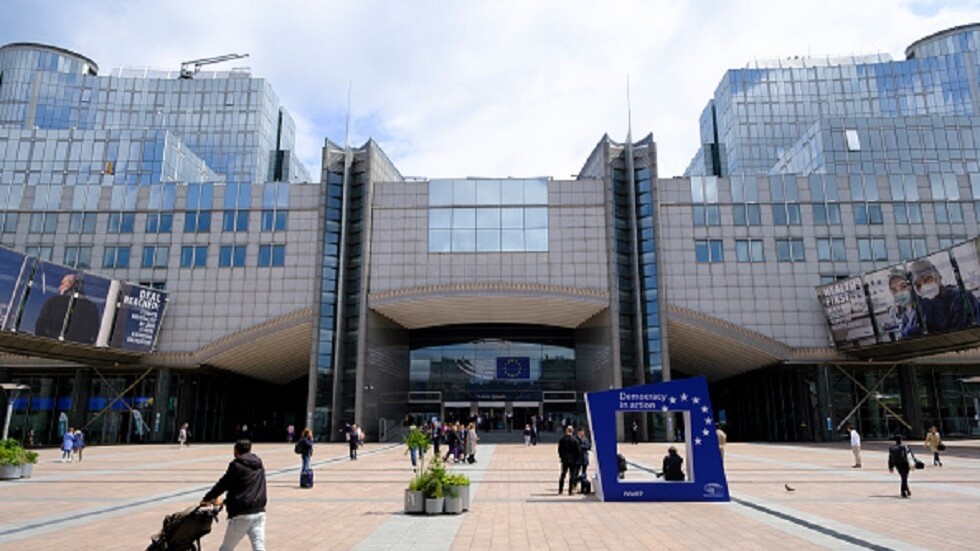 برلماني أوروبي: سياسة وزيرة الخارجية الالمانية تؤدي إلى مقتل الأوكرانيين المدنيين