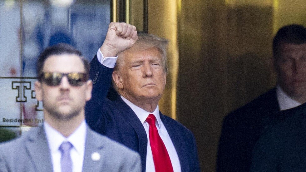 ترامب يواجه 37 تهمة جنائية بشأن حيازة وثائق سرية