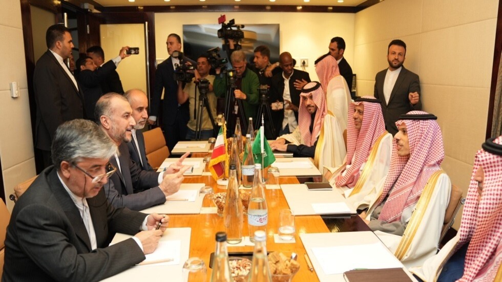 خبير يتحدث لـRT  حول مشاركة السعودية وإيران في اجتماعات البريكس في جنوب إفريقيا