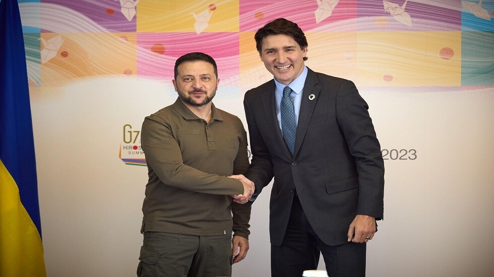 زيلينسكي يعرض على كندا المساعدة في إطفاء حرائق الغابات!