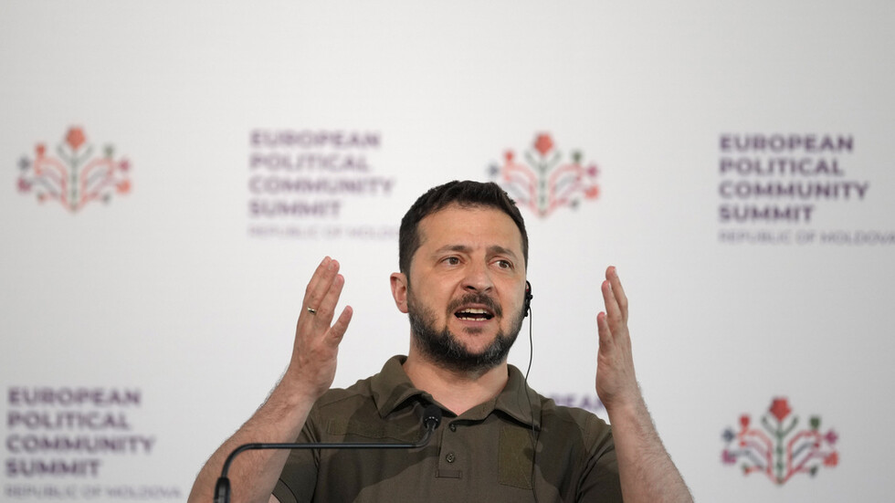 زيلينسكي يوسع العقوبات المناهضة لروسيا